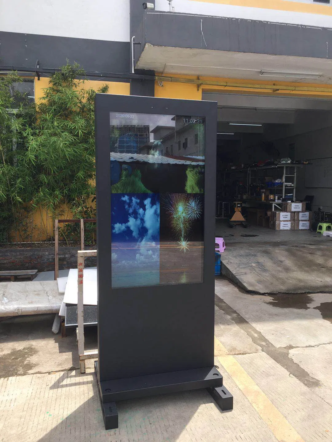 65 Inch Outdoor Touchscreen LCD Display with Bus Station