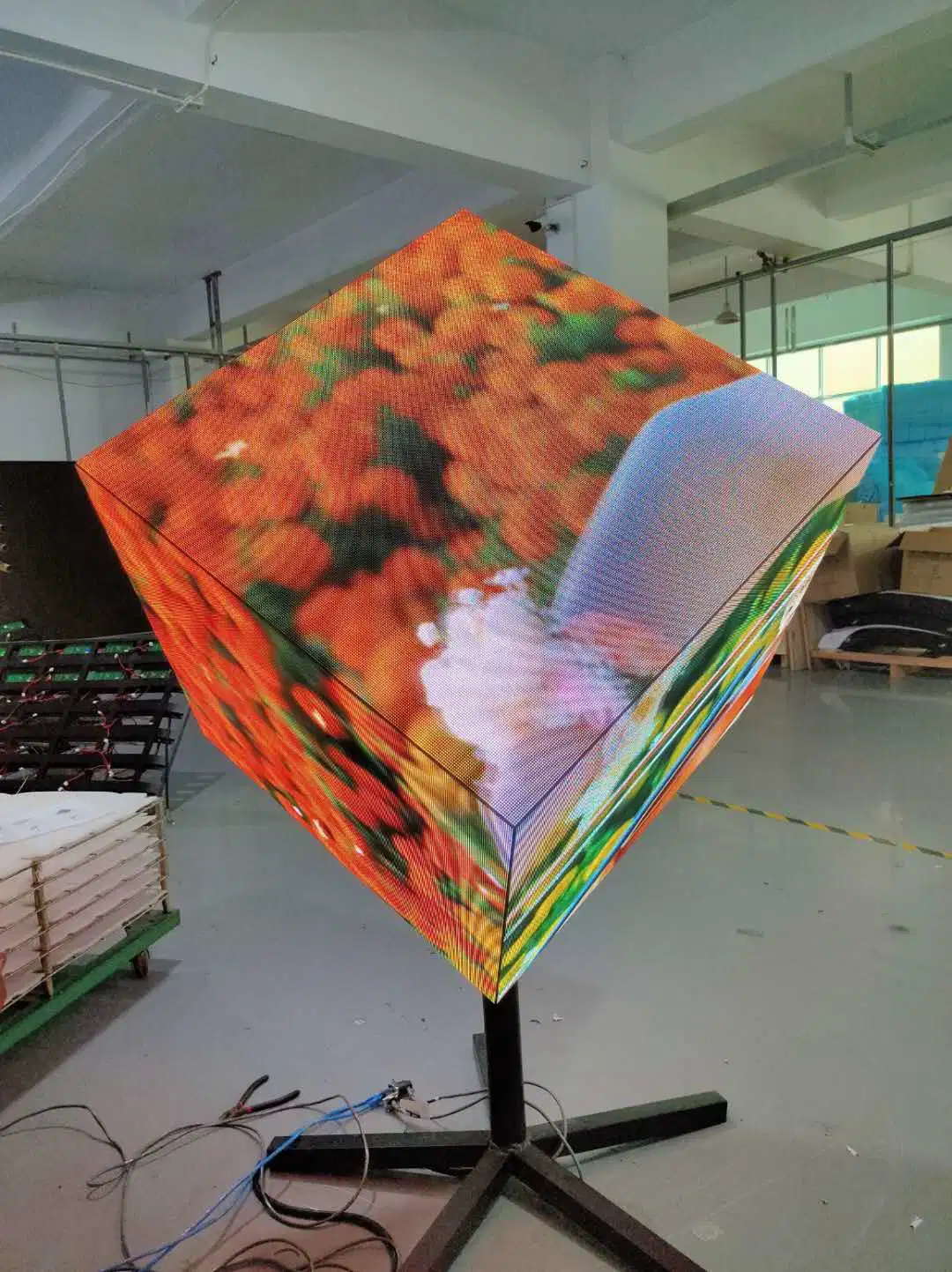Dynamic Rubik 's Cube Special-Shaped Full-Color LED Display