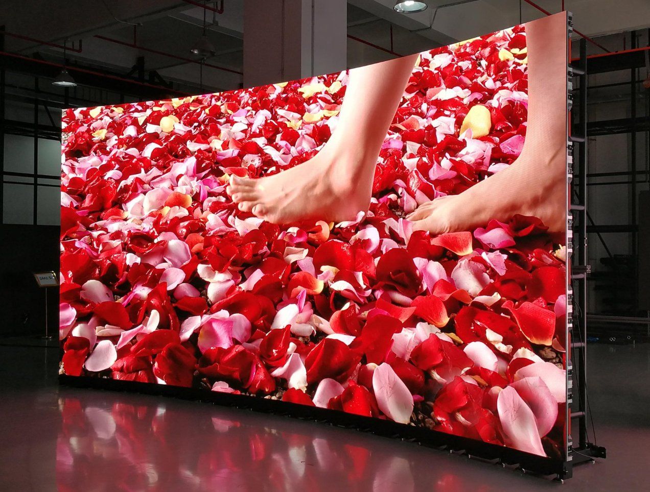 Indoor Rental P3.9 Curved LED Video Wall