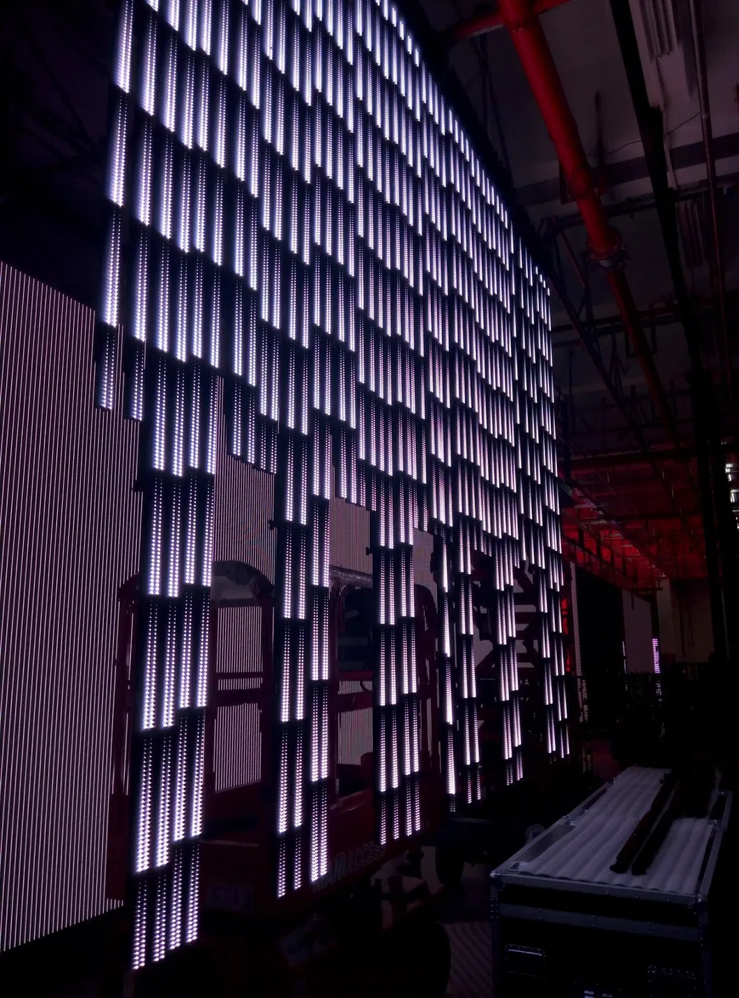 New Design Legastrip LED Pixel Strip Stage Lighting Customized Irregular LED Screen