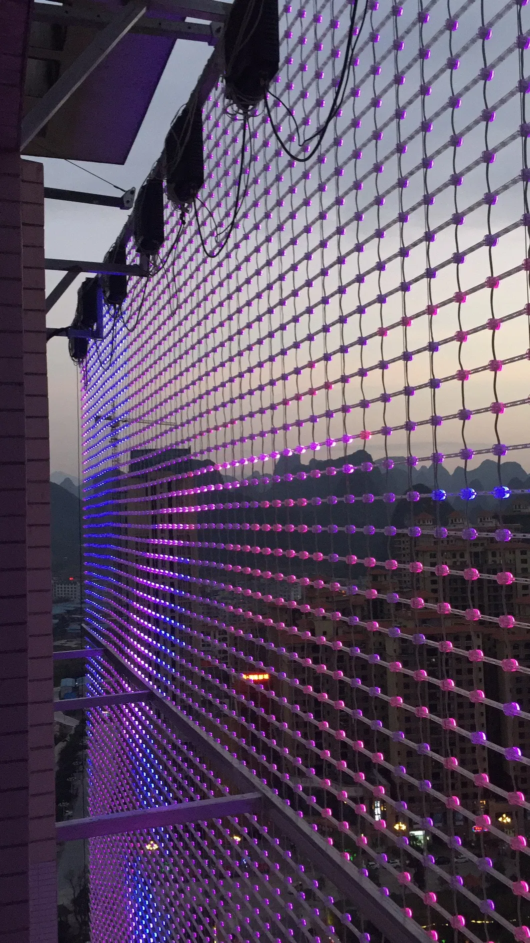 P100 (8LEDs) Full Color Outdoor Flexible LED Curtain Soft LED Mesh