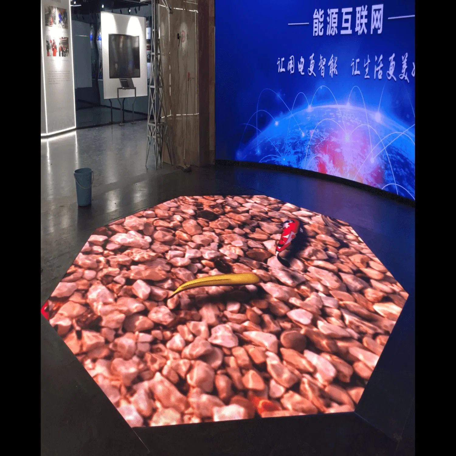 Pixel 65536 Average Power 350W Scanning Method 16 Brightness 1800 Shopping Malls LED Tile Screen